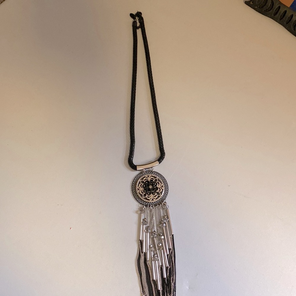 Beautiful and ornate Black and Silver 18 inch Necklace with extender.